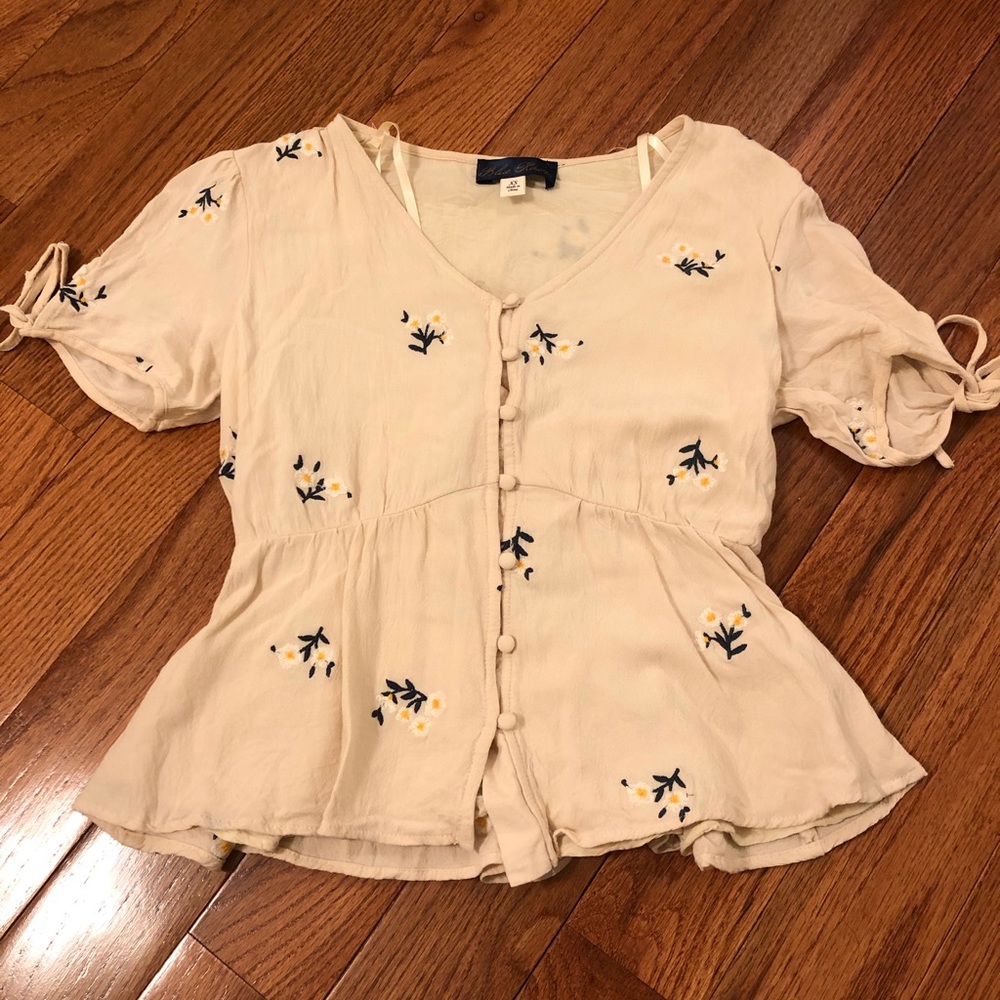 Francesca’s Floral Button Peplum Top